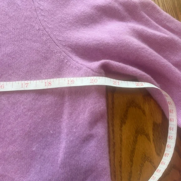 LAST CALL Women’s Soft Pink Cashmere V-Neck Sweater sz L - Picture 2 of 6